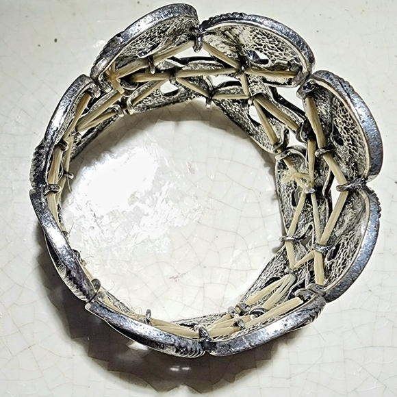 90s Wide figure 8 infinity silver woven stretch bracelet - Picture 4 of 5